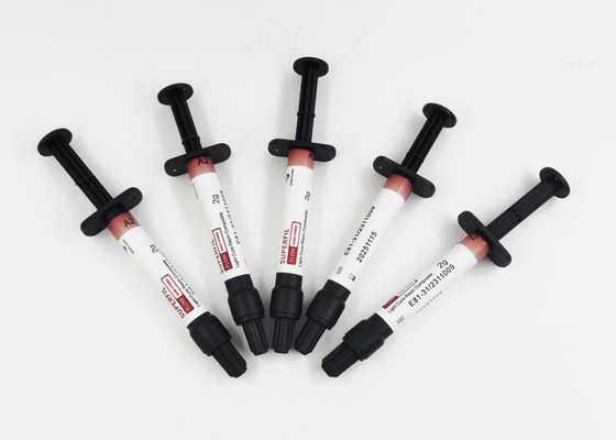 Material de relleno dental fluido 2g / jeringa Nano híbrido de composición de curación ligera